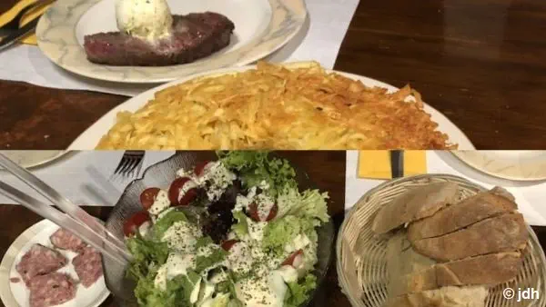 Steak de bison avec rösti et salade