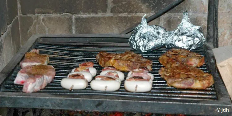 Fleisch auf dem Grillrost